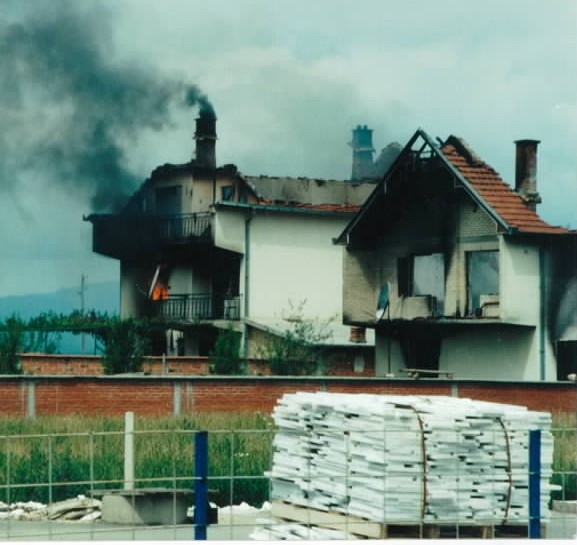 Canadian troops arrived in Kosovo to find houses set alight only minutes before. Local Muslims blamed ethnic Serbs fleeing northwards.